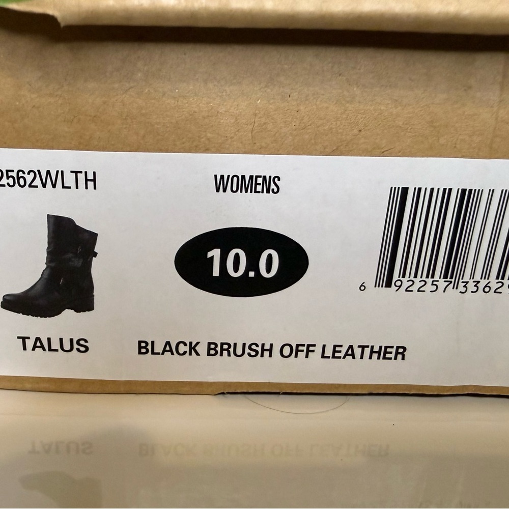 Earth Black Leather Boots - Picture 10 of 10